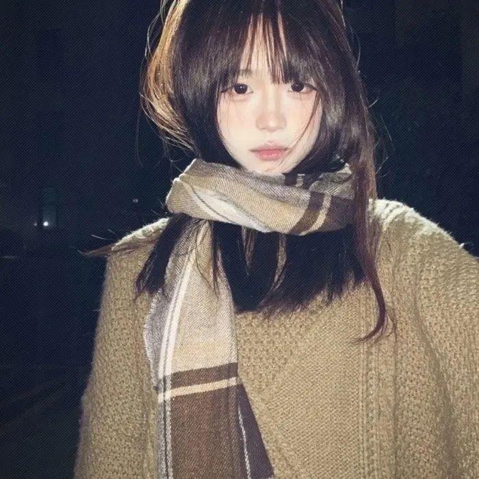 穿蓝衣的男孩